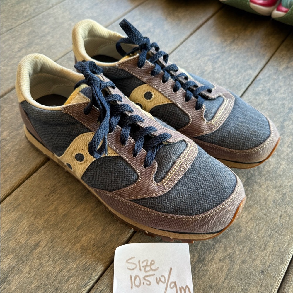 Saucony Men's Sneakers in Navy and Beige